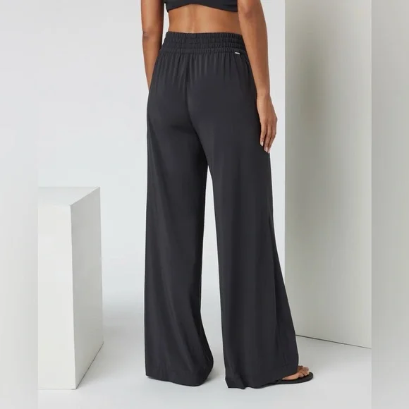 Vuori Villa Wideleg Pant - Black - Picture 3 of 11